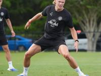 包含尤文图斯今晚状态回暖；志在NBA常规赛名次提升；气氛紧张；更衣室氛围转暖的词条