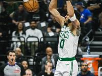 关于塔图姆连续十二场比赛得分超过绝杀，独行侠挑战极限！的信息