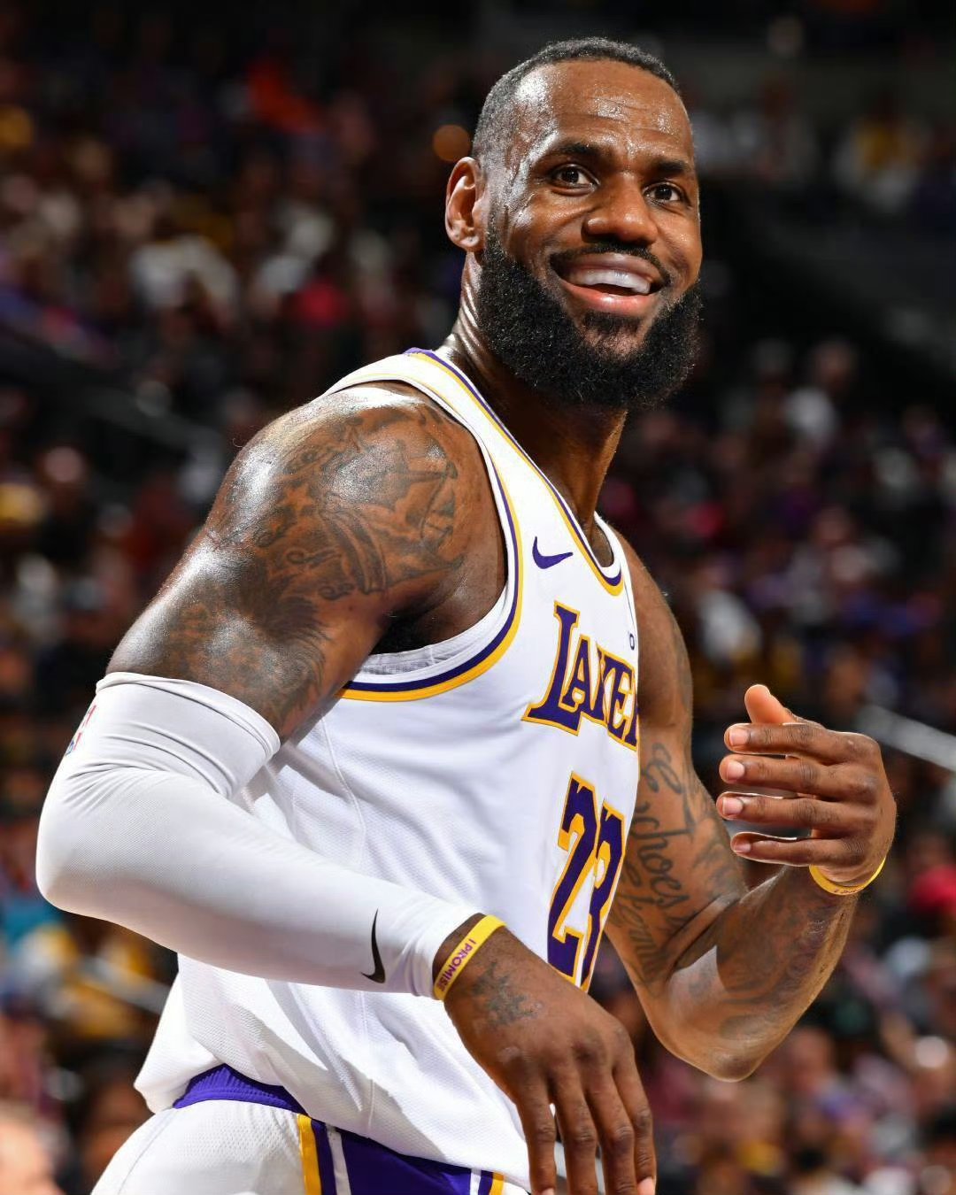 包含詹姆斯连续七场比赛得分超过惊险取胜，塞尔维亚队挑战极限！的词条